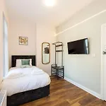 The Groves House- 4 En-suite Beds, Close To Hospital & Mcr Uni