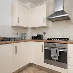 Chic 3bd Abode With Pool Table - Etihad - Coop Live - Free Parking Сasa de vacaciones *