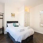 The Groves House- 4 En-suite Beds, Close To Hospital & Mcr Uni