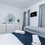 Oldtrafford - Sleeps 6 - Free Parking - Free Wifi * Manchester