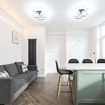 Tatil Evi The Groves House- 4 En-suite Beds, Close To Hospital & Mcr Uni *