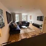 Cosy 4br House, West Didsbury, Bars And Restaurants Close By, Free Parking, Sleeps 8 Casa de Férias Manchester