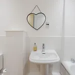 Сasa de vacaciones Chic 3bd Abode With Pool Table - Etihad - Coop Live - Free Parking *