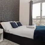 Сasa de vacaciones Chic 3bd Abode With Pool Table - Etihad - Coop Live - Free Parking