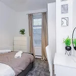 Oldtrafford - Sleeps 6 - Free Parking - Free Wifi Tatil Evi *