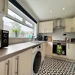 Family & Pet-friendly 5pp, Parking, 20 Min To