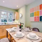 Nyaraló Luxury 5br Near Airport Wifi