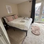 Casa de Férias Cosy 4br House, West Didsbury, Bars And Restaurants Close By, Free Parking, Sleeps 8 Manchester