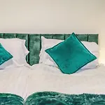 Oldtrafford - Sleeps 6 - Free Parking - Free Wifi Tatil Evi