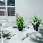 Daire Centre,central House, Free Parking Manchester