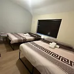 Spacious 3br - Pool Table - Games - Sleeps 9 * Manchester