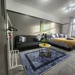 Feriehus Charming Tudor White House Free Wifi Manchester