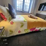 Charming Tudor White House Free Wifi * Manchester
