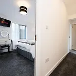 Modern 5-bed Ev Centre 10 Min Prázdninový dům *