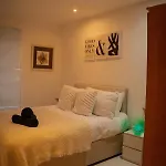 Premium 2br In Centre - Prime Location Apartmán