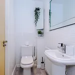 Modern House - Sleeps 6 - Free Parking - Near Etihad Stadium - Coop Live *