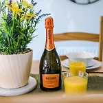 Prázdninový dům Modern House - Sleeps 6 - Free Parking - Near Etihad Stadium - Coop Live