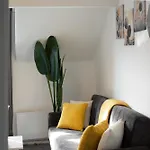 Modern 3-bedroom Near Centre *