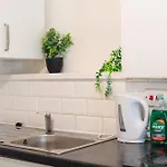 Modern 3-bedroom Near Centre *