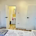 Lux Shared Flat With 2 Private Bedrooms And 2 Private En-suite Bathrooms