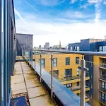2 Bedroom Penthouse With Balcony By Host A
