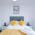 2 Bedroom Penthouse With Balcony By Host A Apartment