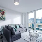 2 Bedroom Penthouse With Balcony By Host A Apartment