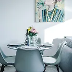 Apartment 2 Bedroom Penthouse With Balcony By Host A Manchester