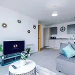 Apartment 2 Bedroom Penthouse With Balcony By Host A Manchester