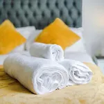 2 Bedroom Penthouse With Balcony By Host A Apartment *