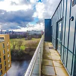 2 Bedroom Penthouse With Balcony By Host A Manchester