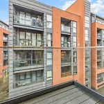 Апартаменты Stunning Split Floor Apartment By Victoria Station - Pass The Keys