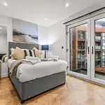 Апартаменты Stunning Split Floor Apartment By Victoria Station - Pass The Keys Манчестер