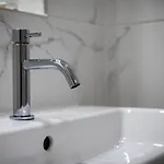 3 Bed Flat 8 Min Walk To Centre - Pass The Keys Apartment
