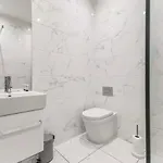 Elegant Ground Floor In Salford - Pass The Keys