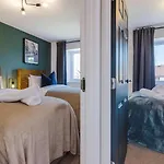 Апартаменты Stunning 3-bdrm House In Manchester-modern&comfort Манчестер
