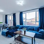 Pearl Reside - Sleeps 5, Free Parking & 5 Mins Centre