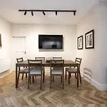 度假居 Detached House In Prestwich Sleeps 10 With Parking