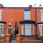 Ideal Group 3br House For 8 Parking Манчестер