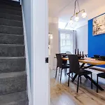 Ideal Group 3br House For 8 Parking Дом отдыха Манчестер