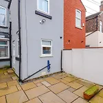 Дом отдыха Ideal Group 3br House For 8 Parking Манчестер