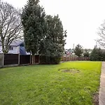 度假居 Detached House In Prestwich Sleeps 10 With Parking *