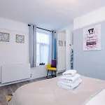 Ideal Group 3br House For 8 Parking * Манчестер