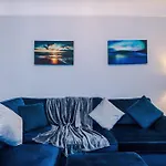 Ideal Group 3br House For 8 Parking