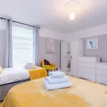 Ideal Group 3br House For 8 Parking