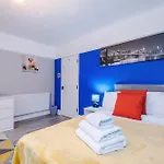 Ideal Group 3br House For 8 Parking Дом отдыха Манчестер