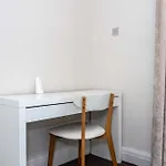 Detached House In Prestwich Sleeps 10 With Parking *