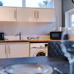 Spacious Escape On - Parking - Garden Manchester