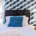 Spacious Escape On - Parking - Garden Holiday home Manchester