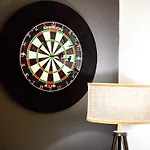 Spacious 4 Bedroom House With Pacman,darts, Netflix By Vista Short Lets *